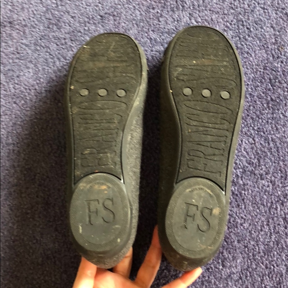 Gray Flats - Picture 4 of 4